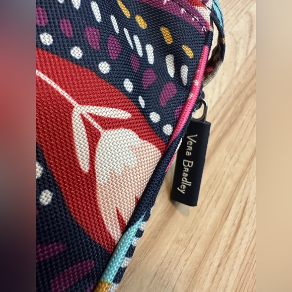 “VERA BRADLEY” FLORAL NYLON CROSSBODY PURSE - Picture 3 of 8